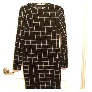 Beautiful black and white dress long sleeve